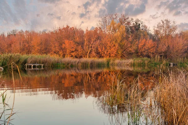 Őszi naplemente folyó Ros táj, Ukrajna — Stock Fotó