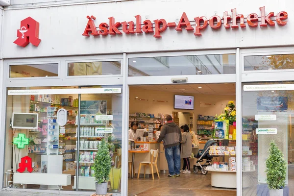 Gesundleben Askulap-Apotheke lékárna v Berlíně,. Německo. — Stock fotografie