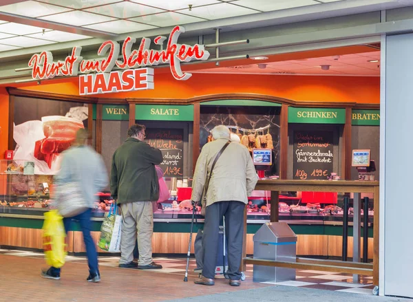 Berlin, Almanya 'da Wurst und Schinken Haase dükkanı. — Stok fotoğraf