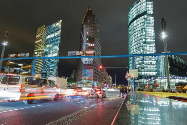 Night Potsdamer platz distrito financeiro em Berlim, Alemanha . — Fotografia de Stock