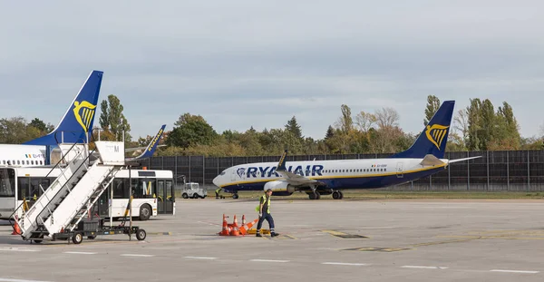 Ryanair Boeing 737 no aeroporto de Tegel. Berlim, Alemanha . — Fotografia de Stock