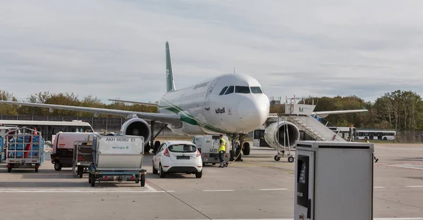 Iraqi Airways Boeing airplane in Tegel airport. Berlin, Germany. — Stok fotoğraf