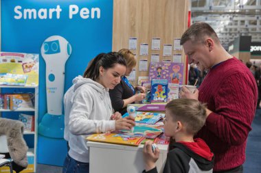 Ukrayna, Kyiv 'de Cee 2019' daki Akıllı Kalem standı.