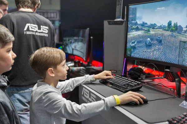 Asus monter i Cee 2019 i Kiev, Ukraina. — Stockfoto