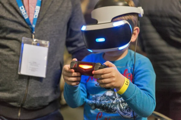 Stand de juegos de realidad virtual en CEE 2019 en Kiev, Ucrania . — Foto de Stock