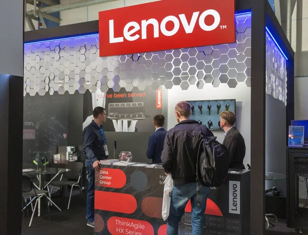 Ukrayna 'nın Kyiv kentindeki Cee 2019' daki Lenovo standı.. — Stok fotoğraf