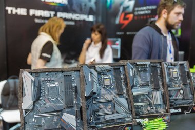 Kyiv, Ukrayna 'da Cee 2019' daki Asrock standı..