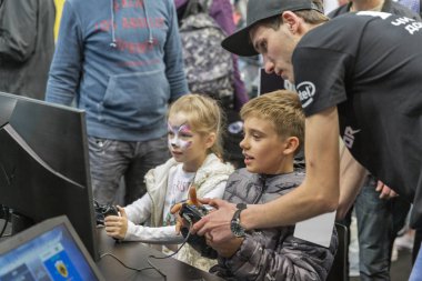 Ukrayna, Kyiv 'deki Cee 2019' da bilgisayar oyunları kulübesi..