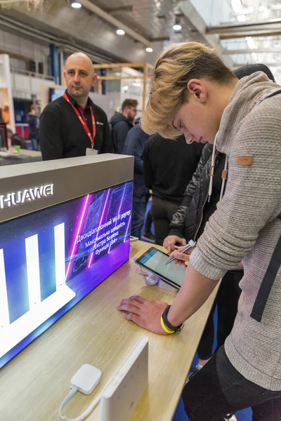 Huawei booth at CEE 2019 in Kyiv, Ukraine. — Stock Photo, Image