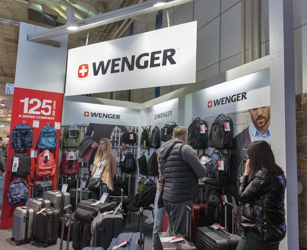 Kyiv Ukraine April 2019 People Visit Wenger Swiss Bags Company — 图库照片