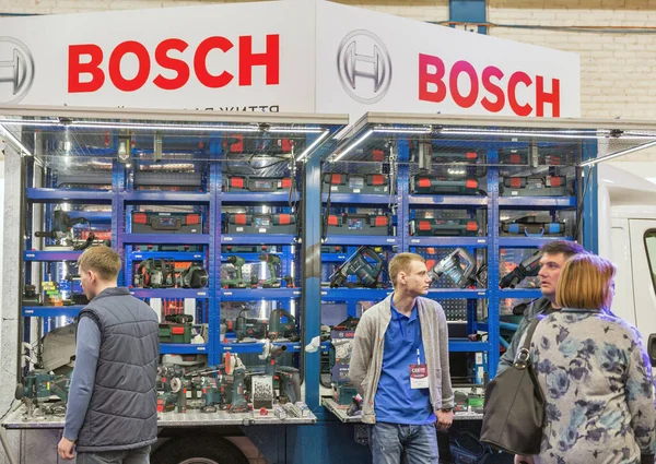 Kyiv Ucraina Aprile 2019 Persone Visitano Bosch Uno Stand Aziende — Foto Stock