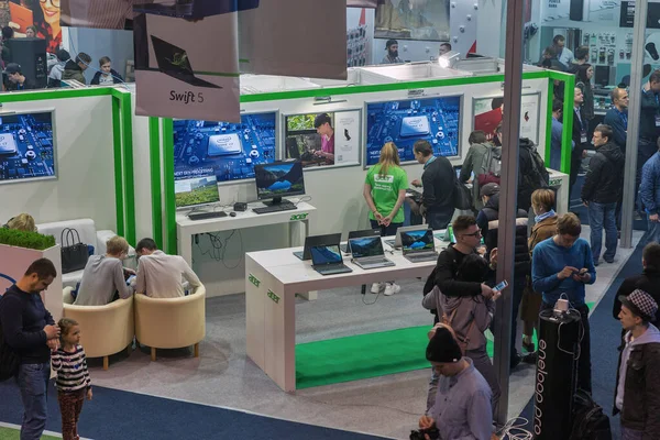 Kyiv Ucraina Aprile 2019 Gente Visita Acer Uno Stand Internazionale — Foto Stock