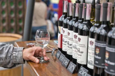 Kyiv, Ukrayna - 19 Mayıs 2018: Ulusal Expocenter 'daki Gıda ve Şarap Festivali sırasında Prens Trubetskoi Ukrayna Şaraphanesi, çok amaçlı kalıcı bir sergi kompleksi.