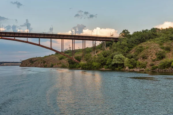 Preobrazhensky Most Przez Rzekę Dniepr Wyspy Khortitsa Mieście Zaporoże Ukraina — Zdjęcie stockowe