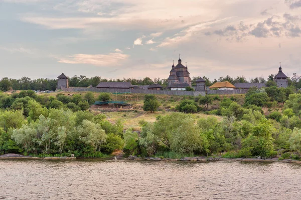 Medeltida Trä Zaporozhian Sich Byggnader Khortytsia Ukraina Djupare Flod Vid — Stockfoto