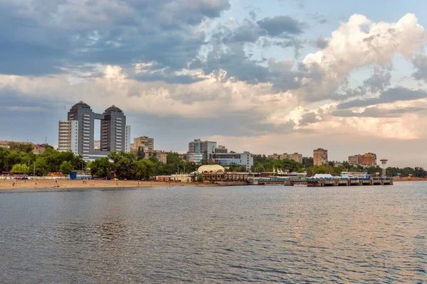 Zaporizhia Ucrania Junio 2018 Paisaje Urbano Río Dniéper Atardecer Una —  Fotos de Stock