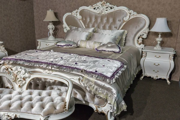 Leere Moderne Elegante Schlafzimmereinrichtung Barocken Stil Mit Kissen — Stockfoto