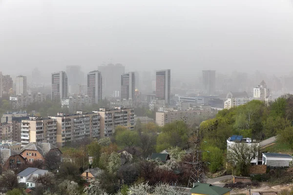 Киев Украина Апреля 2020 Года Пыльная Буря Сильным Ветром Прокатилась — стоковое фото