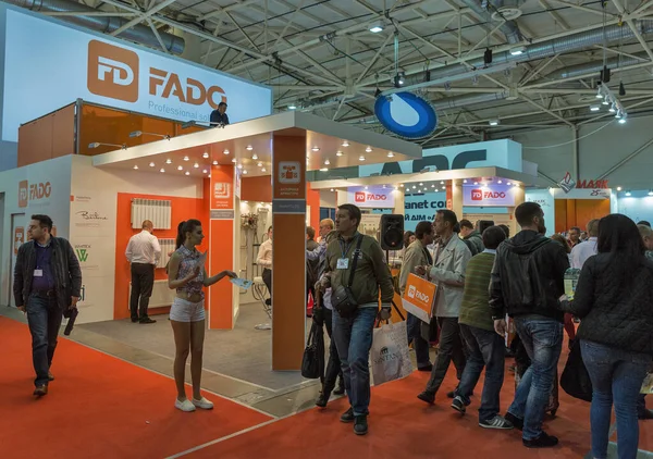 Kyiv Ucraina Maggio 2016 Persone Visitano Stand Fado Aqua Therm — Foto Stock