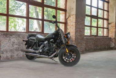 KIEV, UKRAINE - 23 Mayıs 2015: Motosikletli Geon Blackster Uluslararası Dövme Sözleşmesi Kyiv Tattoo Koleksiyonu 2015 Sanat-Fabrika Platforması 'nda Planeta Tattoo stüdyosu tarafından düzenlendi.