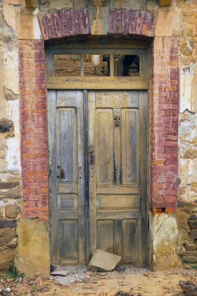 Staré dveře Rustic House Ruins — Stock fotografie
