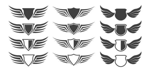 Набор геральдических щитов с крыльями на белом фоне, векторная иллюстрация — стоковый вектор