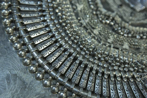 Skatt, högen av vacker Orientalisk Silver Bridal smycken (Indi — Stockfoto