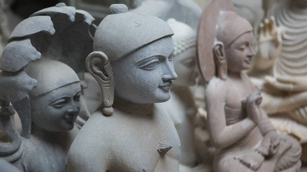 Hindu Tanrı ve Tanrıça heykelleri. El sanatları ve sanat Hindistan. MUR — Stok fotoğraf