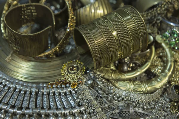 Θησαυρό, σωρό της πανέμορφη Oriental χρυσή Νυφική κοσμήματα (Indi — Φωτογραφία Αρχείου