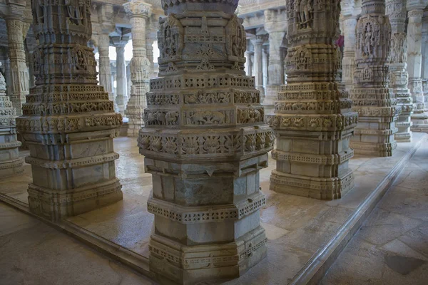 Templo de Jain en Ranakpur, India, Rajasthan. Chaumukha Mandir . —  Fotos de Stock