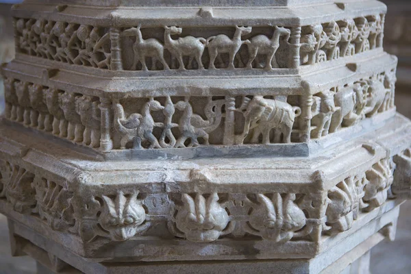 Jain Temple in Ranakpur, India, Rajasthan. Chaumukha Mandir. — Stock Photo, Image