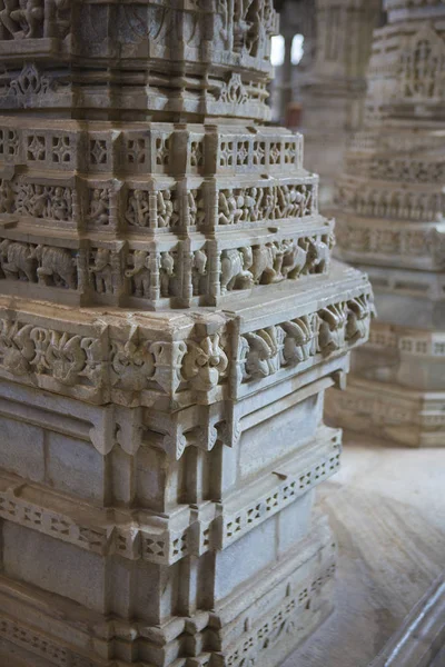 Jain tempel in Ranakpur, India, Rajasthan. Chaumukha Mandir. — Stockfoto