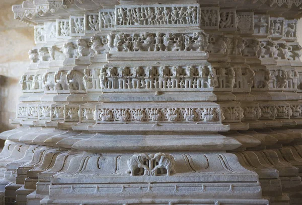 Jain tempel in Ranakpur, India, Rajasthan. Chaumukha Mandir. — Stockfoto