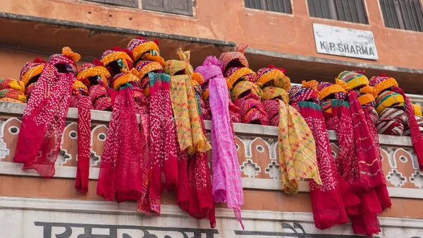 Jaipur, Indien 2017. Indiska turbaner på gatan — Stockfoto