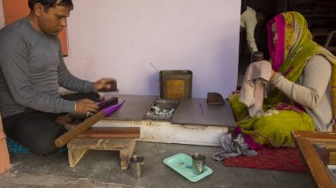 Rajasthan, Hindistan 2016. Sınıf içinde Hintli öğrenciler, lo