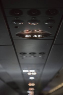 Uçağın içinde. Uçak salon Arap havayolu şirketi. 