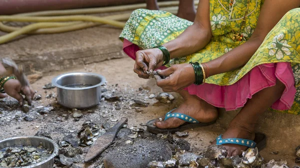 Indian Womens cleaning mussels after fishing. The life of a fish