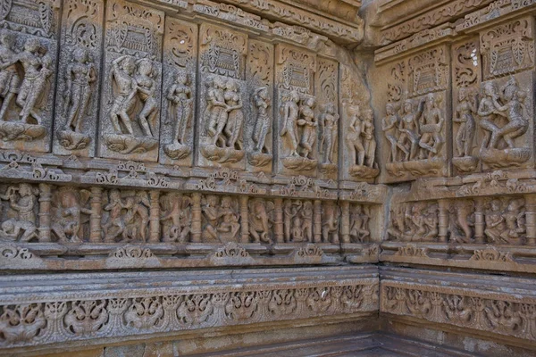 Oude Hindoe Sas-Bahu tempel in Rajasthan, in de buurt van Udaipur, India. — Stockfoto