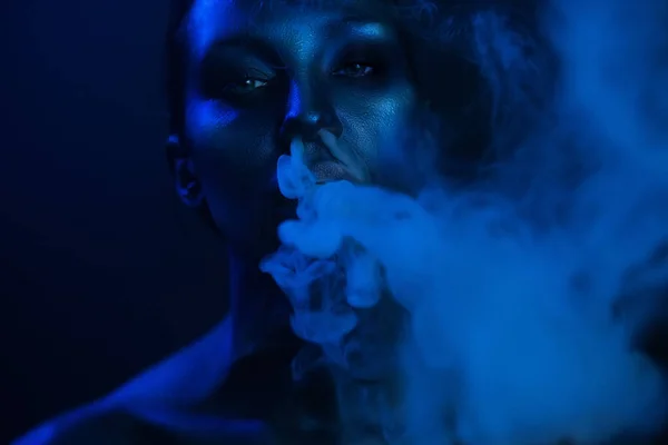 Vape Party, Nightlife. Beautiful Sexy Woman smoking — Stock Photo, Image