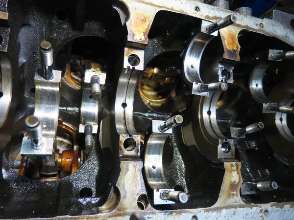 The connecting rod, piston and cylinder block in a disassembled condition — 스톡 사진