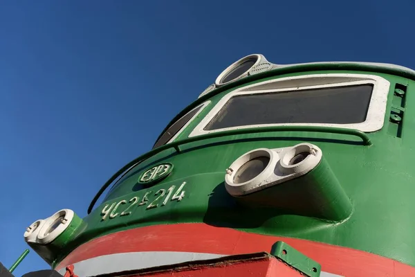 1963 'te Sovyetler Birliği' nde inşa edilmiş elektrikli bir lokomotif Chs2k-214 kabini. Rusya, Chelyabinsk, Güney Ural Demiryolu Tarihi Müzesi, 2019. Müze sergisi