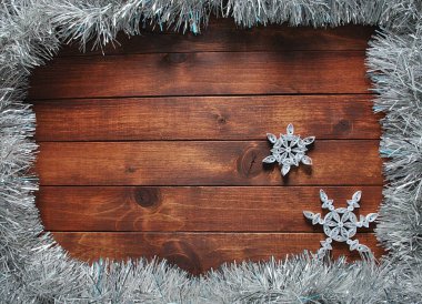 Yeni yılınız kutlu olsun ve ahşap arka planda Mutlu Noeller. Metin için boş boşluk