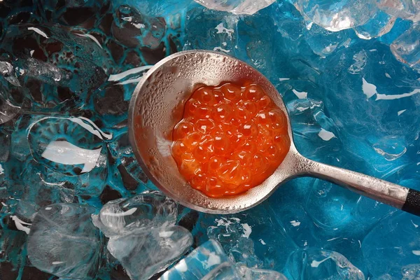 Delicious Red Caviar Bowl Ice Cubes — Stock Photo, Image