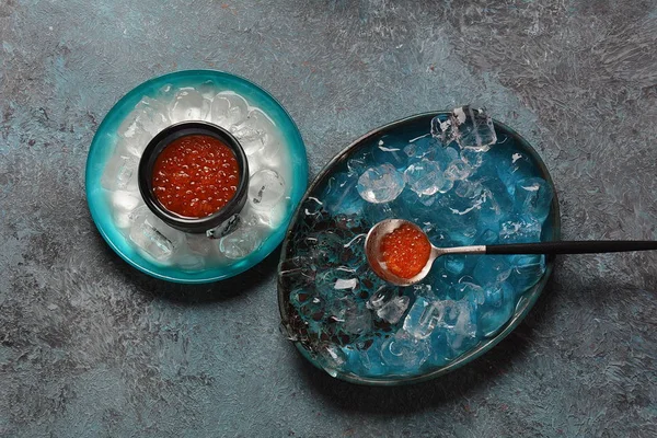 Delicious Red Caviar Bowl Ice Cubes — Stock Photo, Image