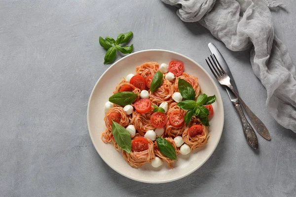 Plat Pâtes Colorées Italiennes Spaghetti Napolitana Aux Tomates Cerises Mozzarella — Photo