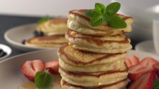 Pouring Maple Syrup Stack Delicious Buttermilk Pancakes Closeup View Slow — Stock Video