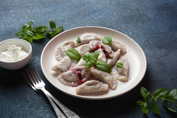 Dumplings Cherries Sour Cream Mint Ukrainian Russian Belarusian Cuisine Healthy — Stock Photo, Image