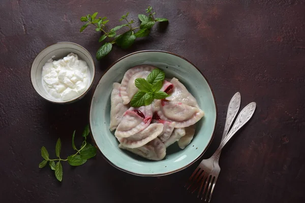 Dumplings Cherries Sour Cream Mint Ukrainian Russian Belarusian Cuisine Healthy — Stock Photo, Image
