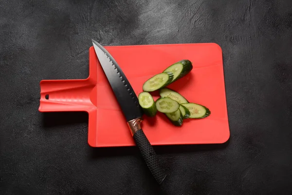 Concombres Frais Couteau Sur Une Planche Découper Préparation Cuisine Concept — Photo