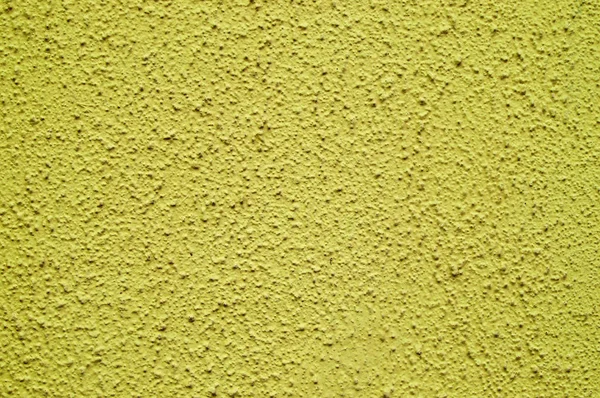 Фрагмент стены с декоративной штукатуркой желтого цвета . — стоковое фото